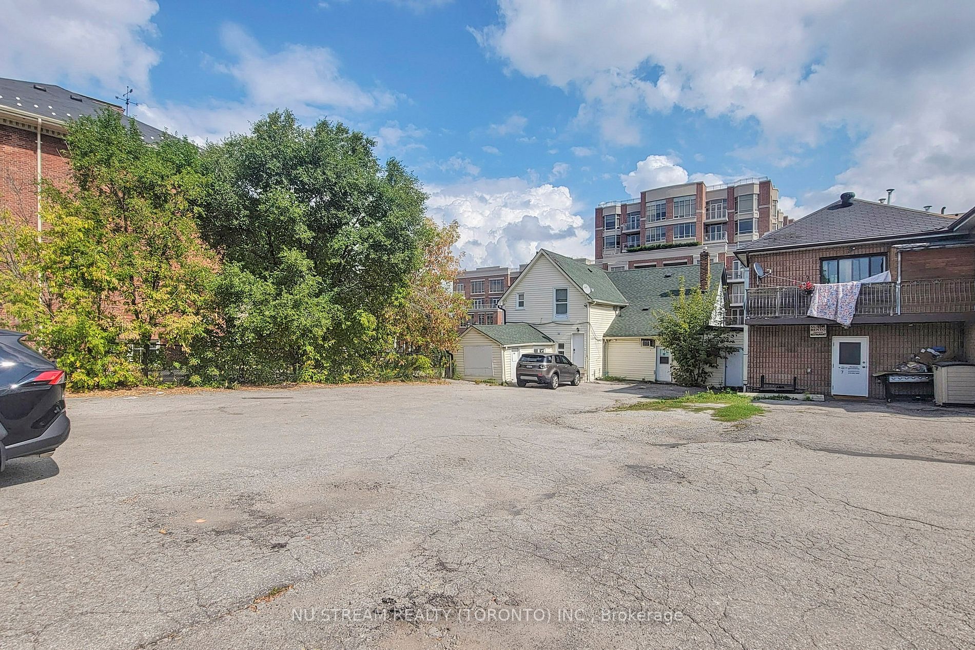 10096 Yonge St