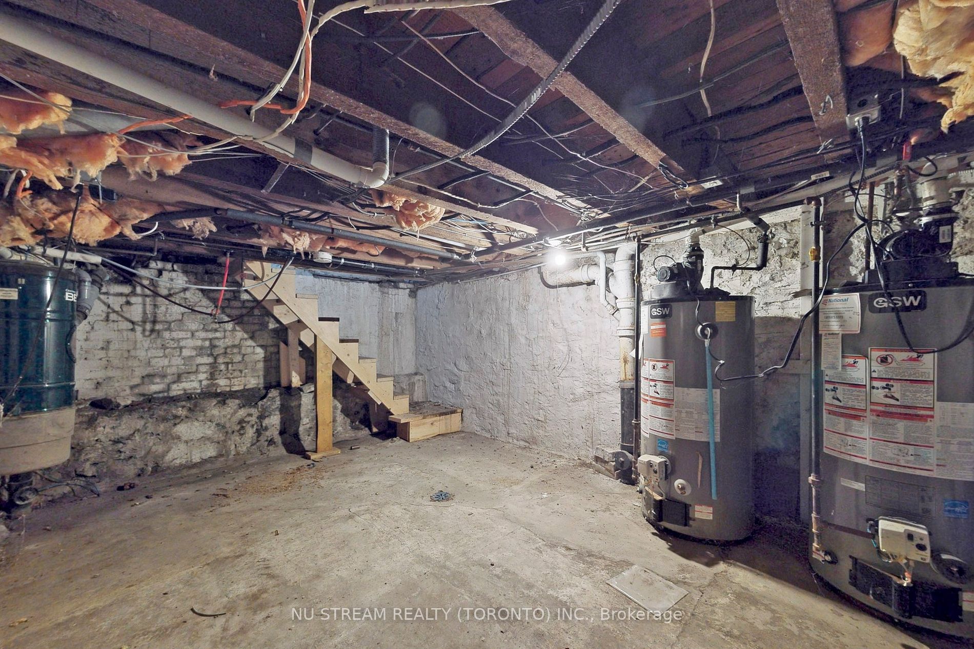 10096 Yonge St