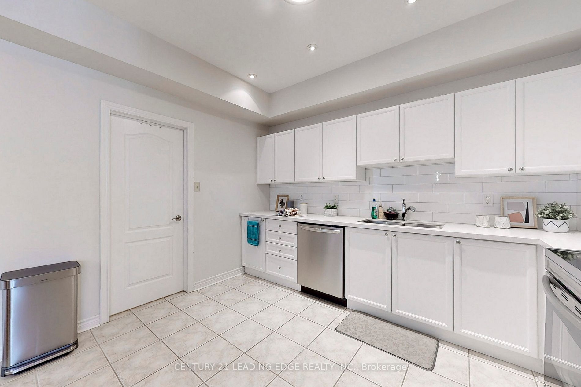 9944 Keele St, #108