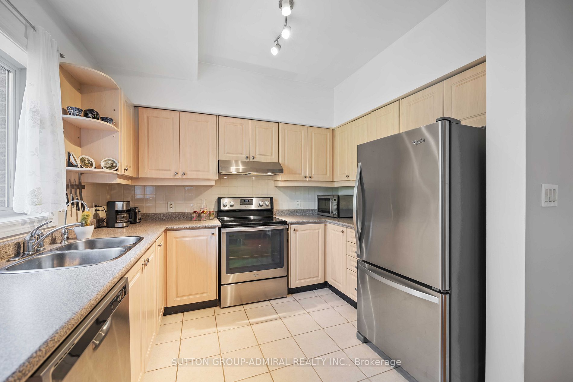 16 Pairash Ave