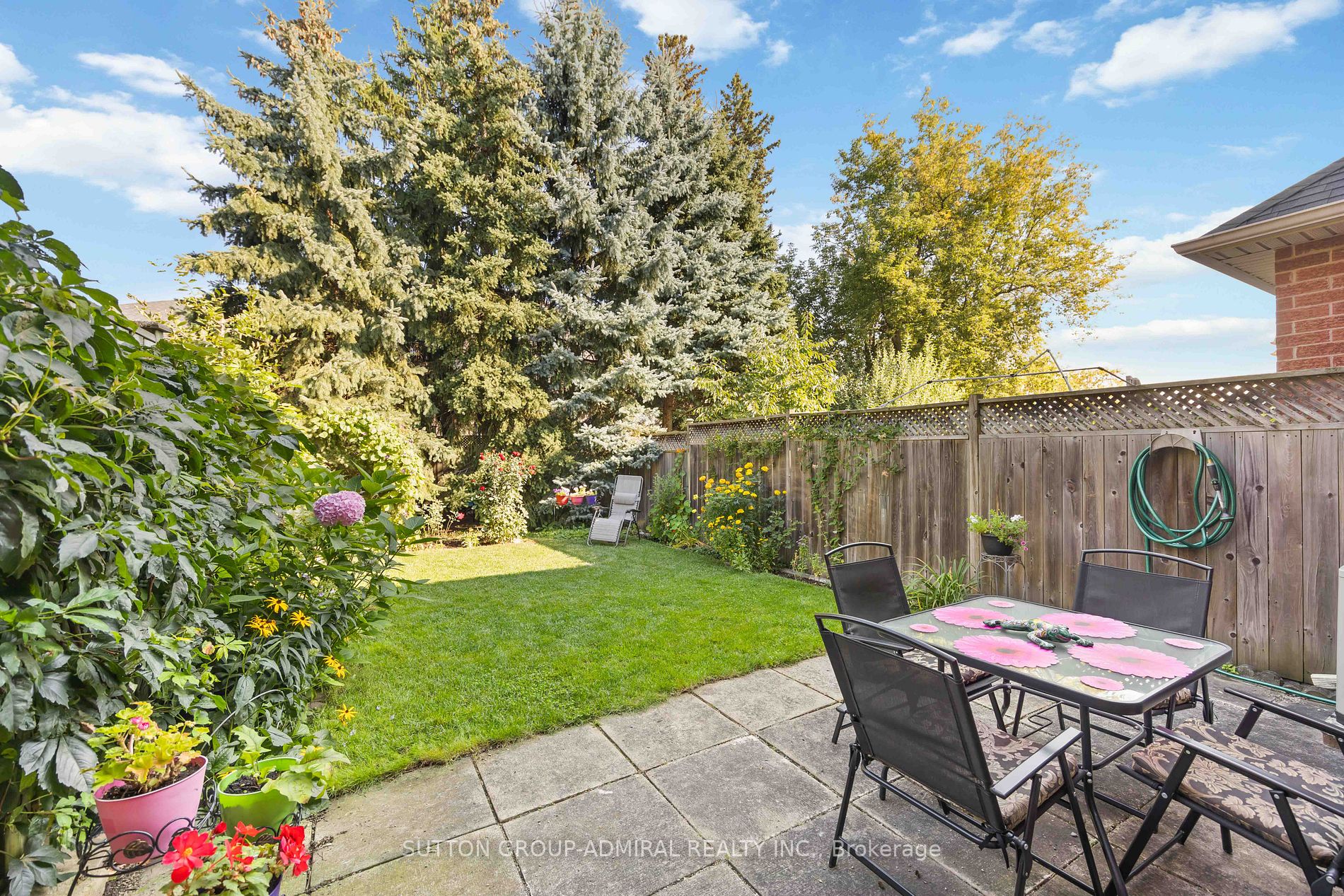 16 Pairash Ave