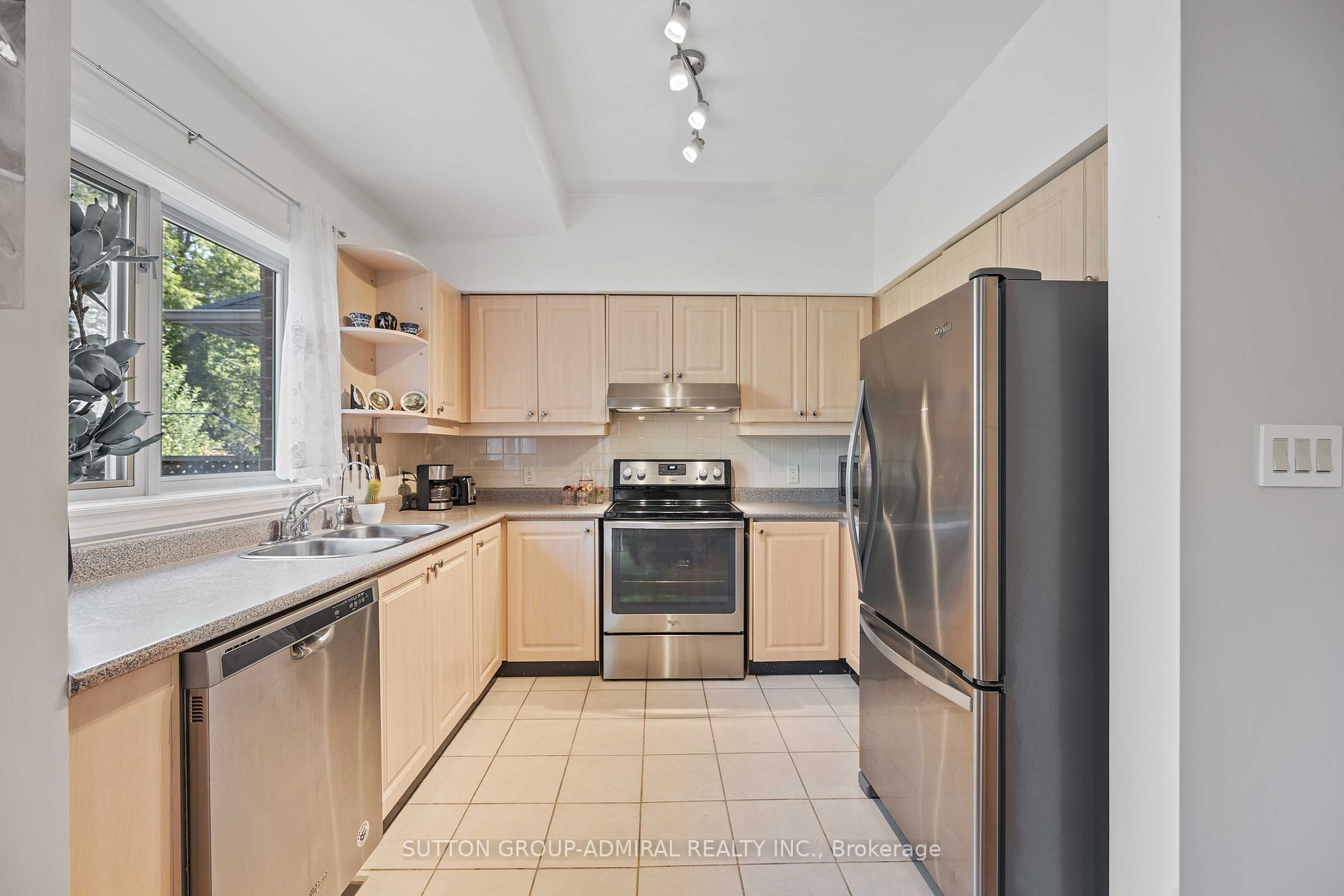 16 Pairash Ave