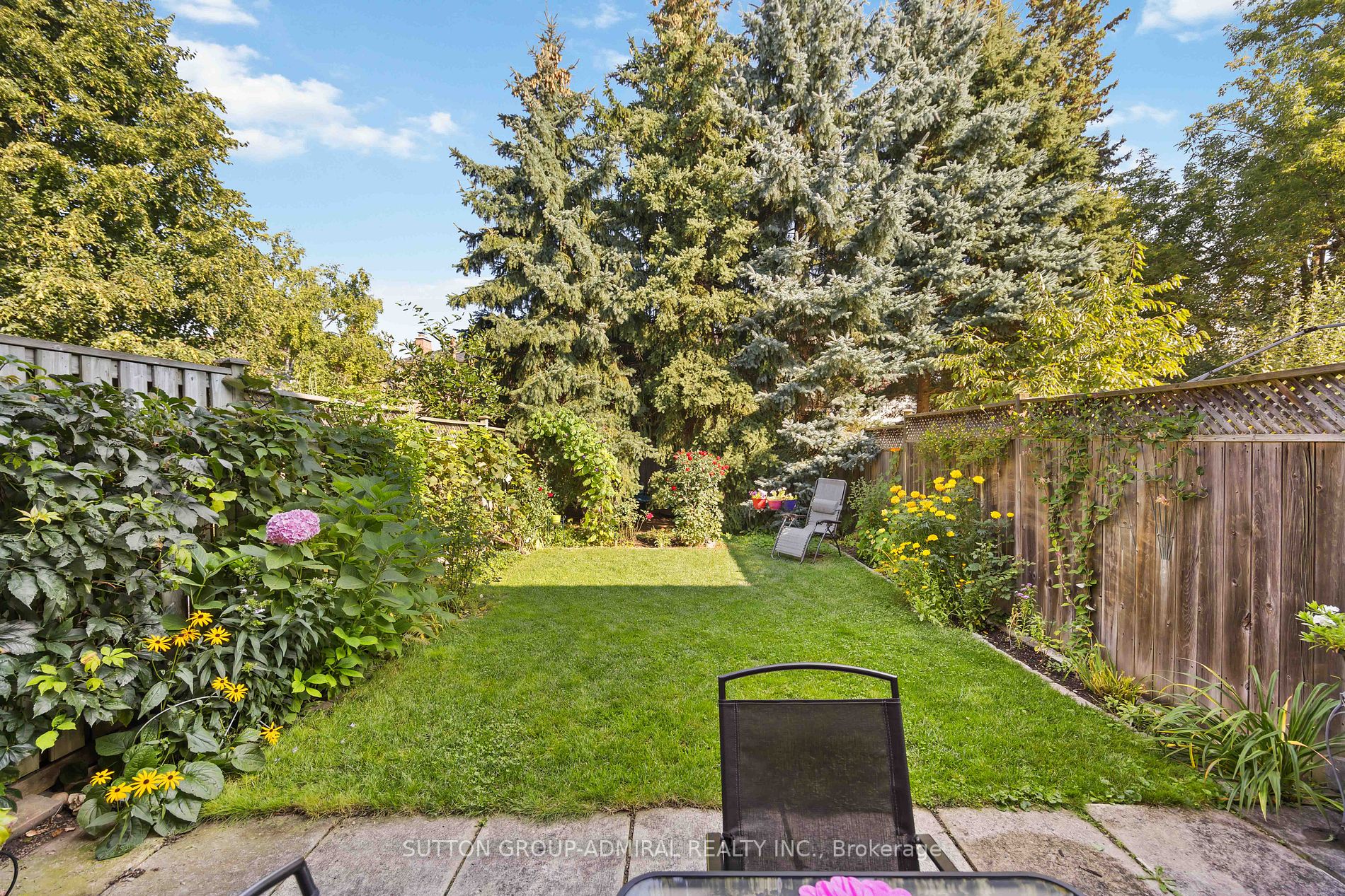 16 Pairash Ave