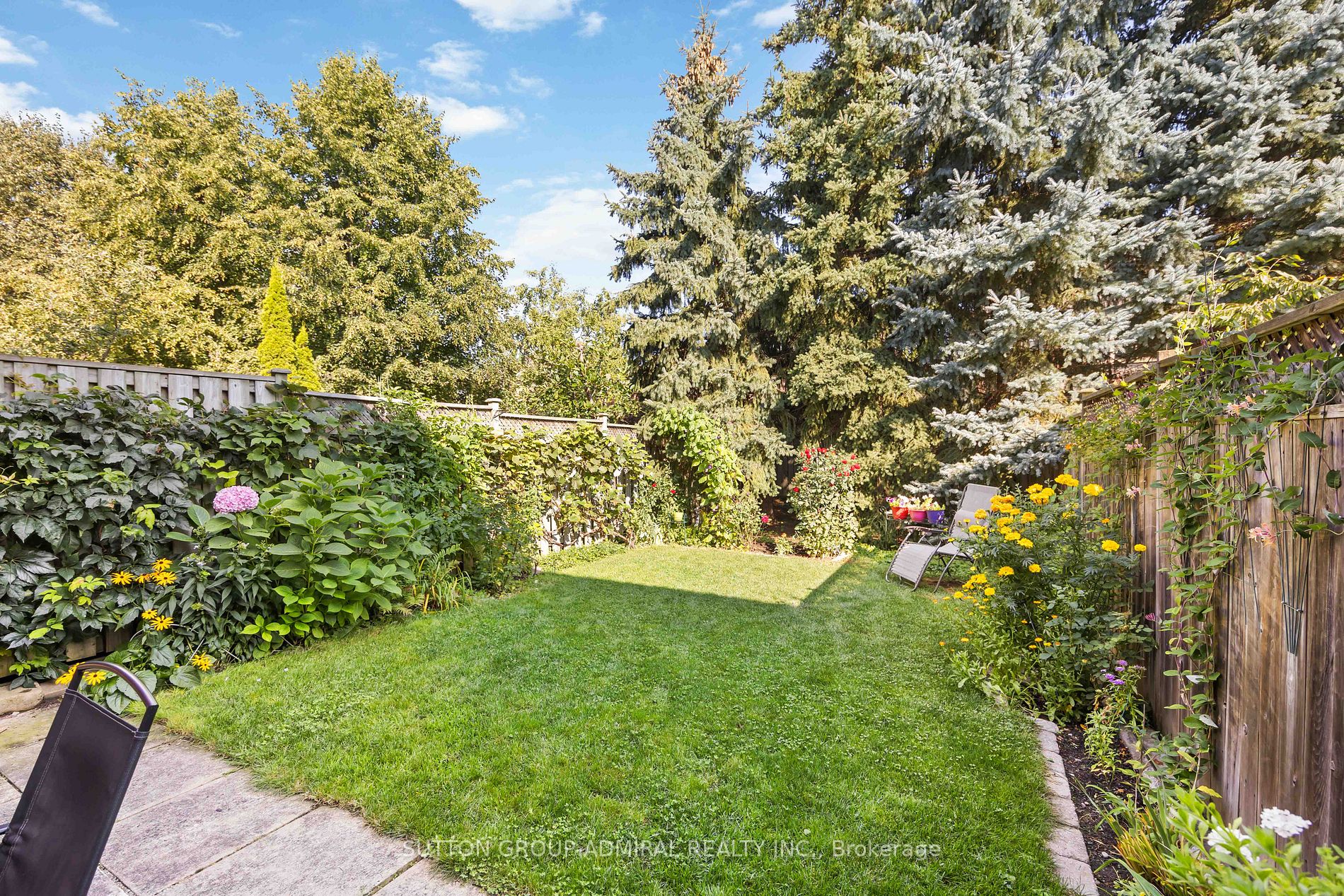 16 Pairash Ave