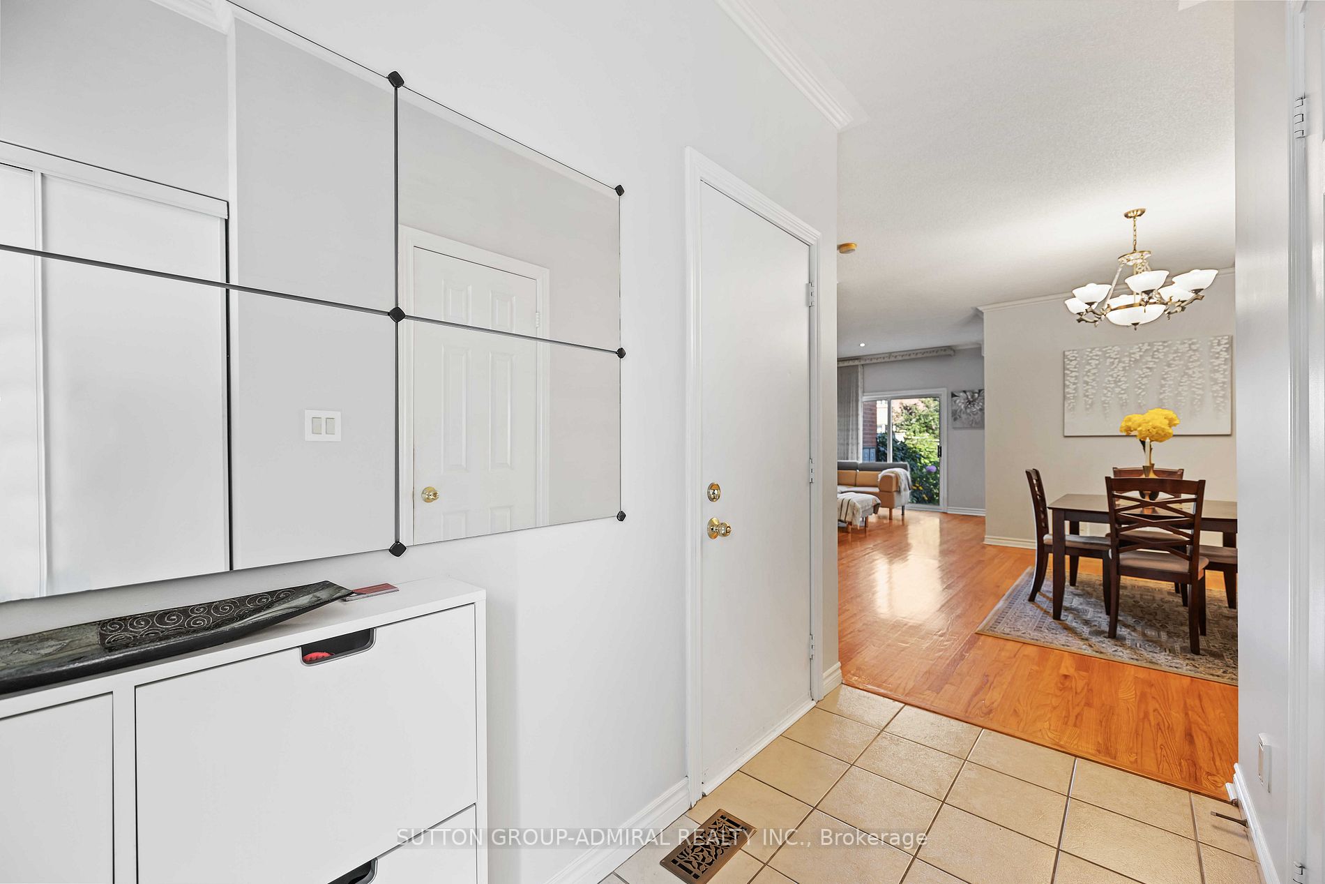 16 Pairash Ave