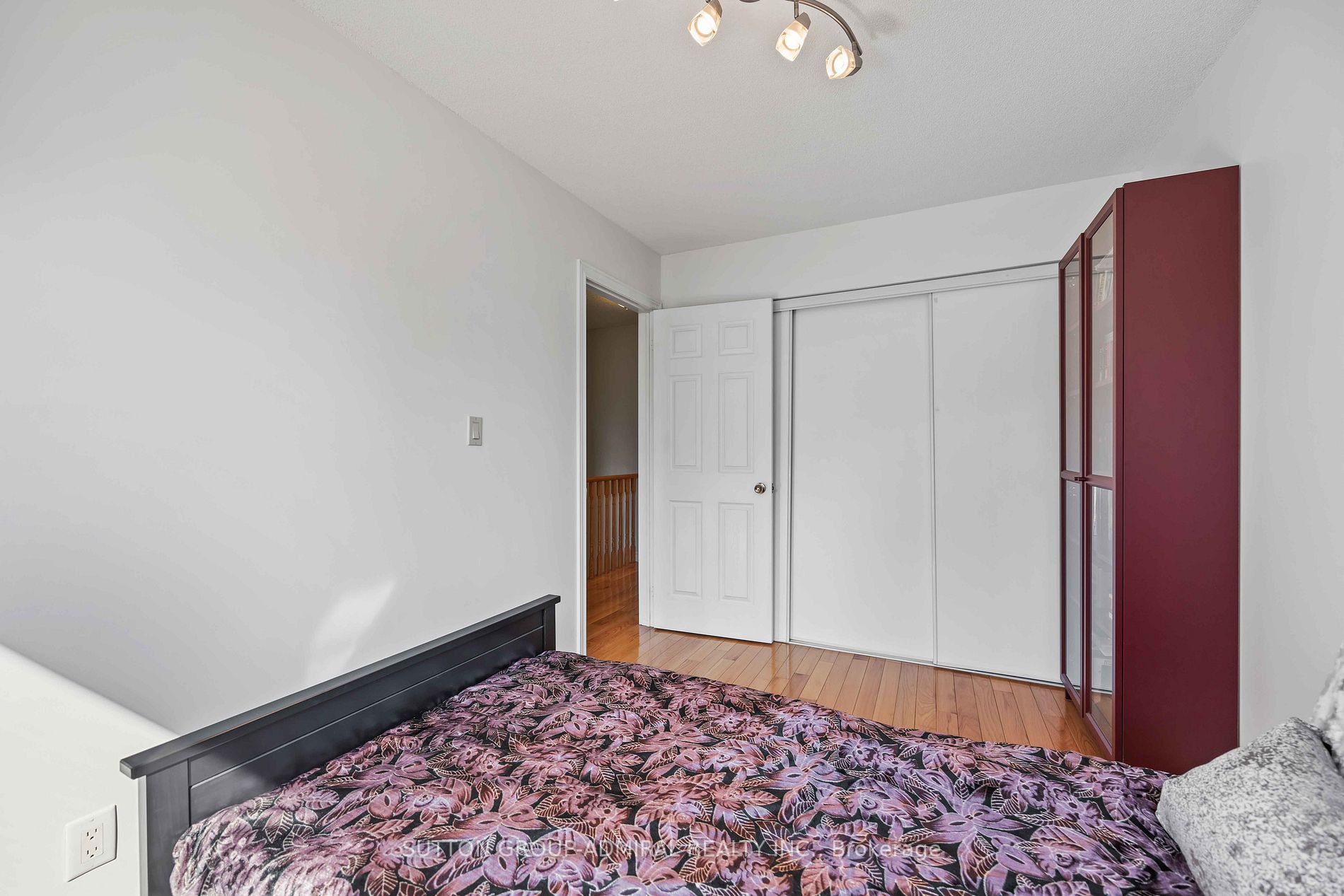 16 Pairash Ave