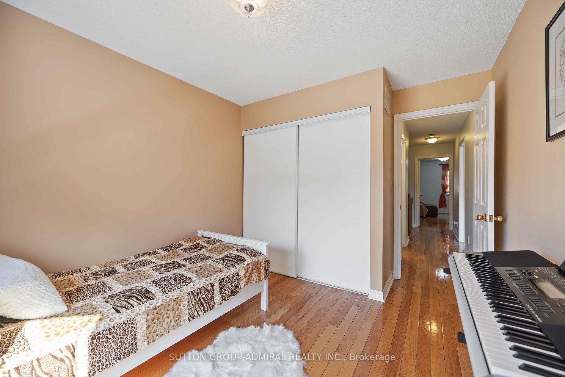 16 Pairash Ave