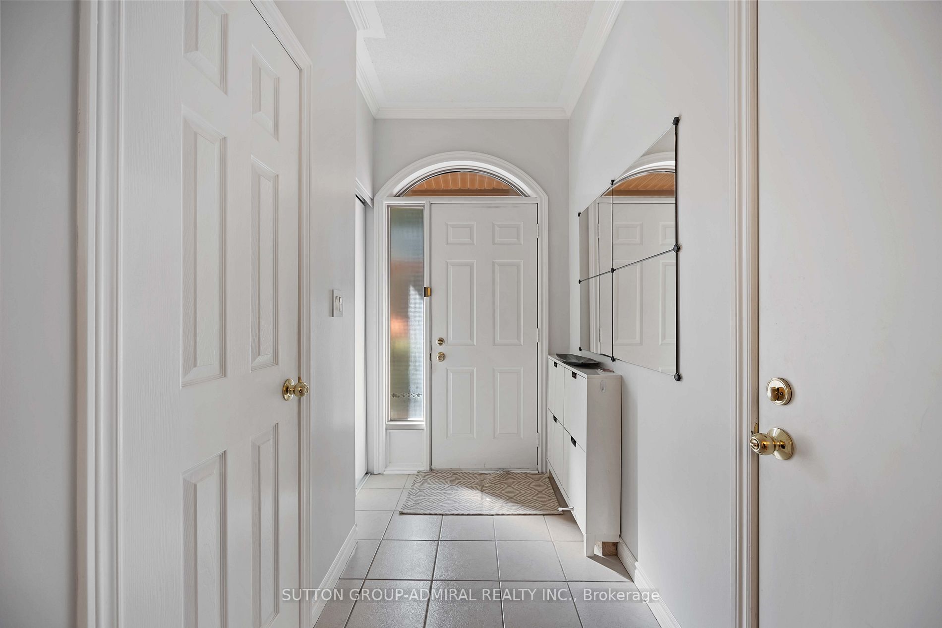 16 Pairash Ave