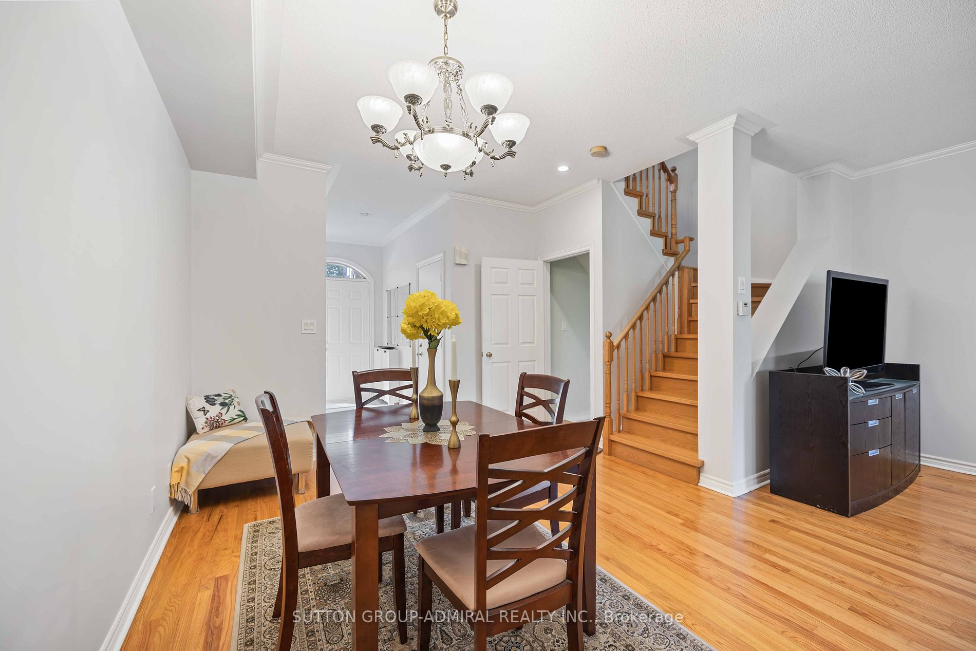 16 Pairash Ave