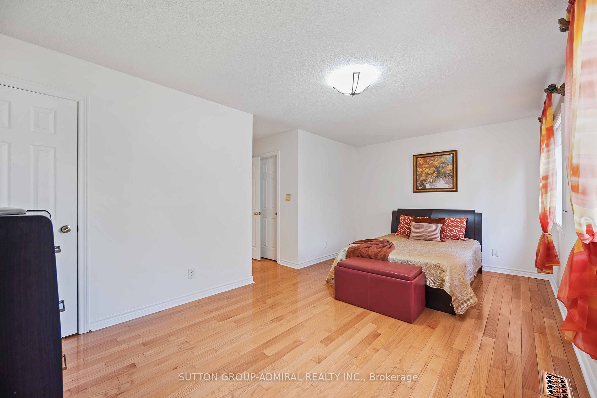 16 Pairash Ave