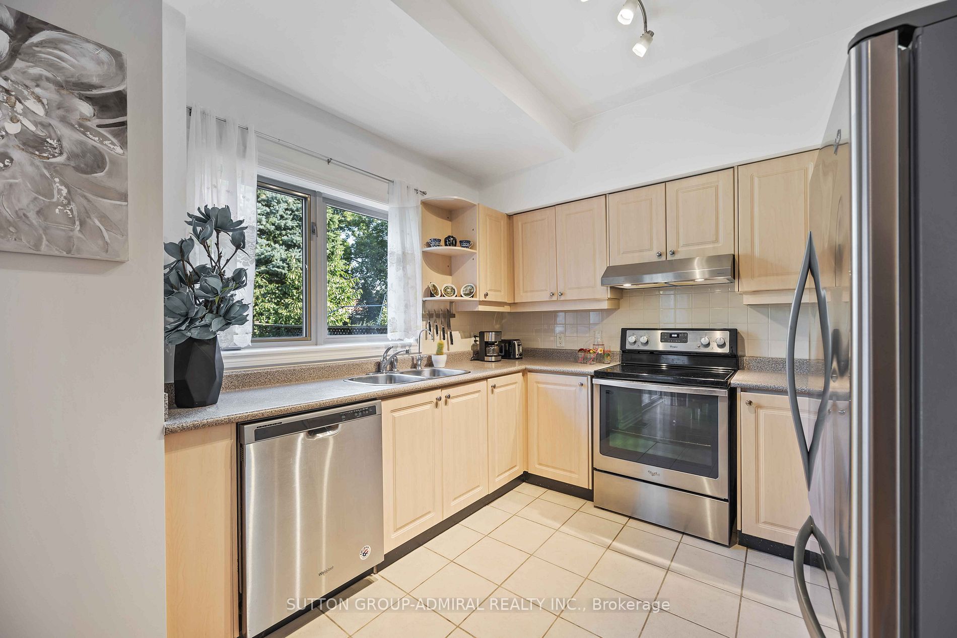 16 Pairash Ave