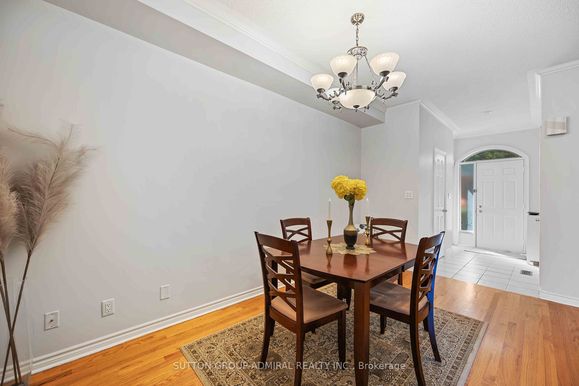 16 Pairash Ave