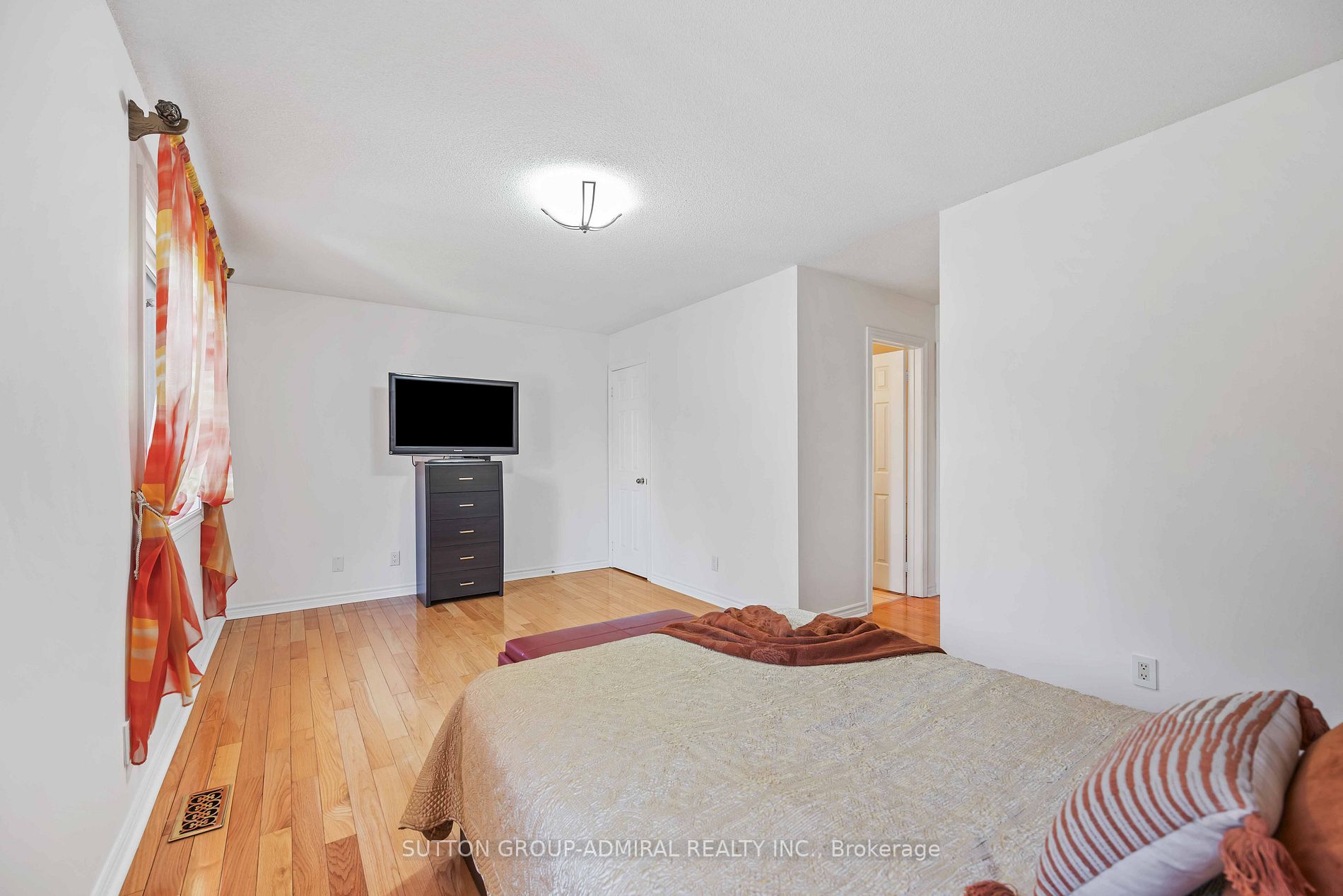 16 Pairash Ave