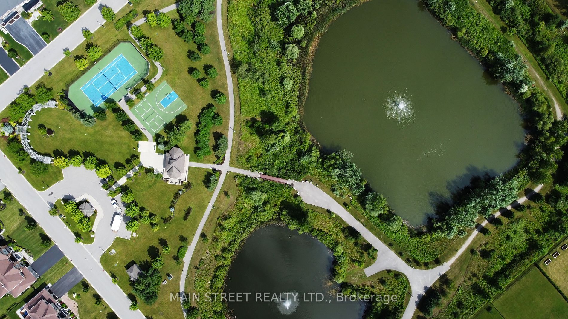 18 Country Club Cres