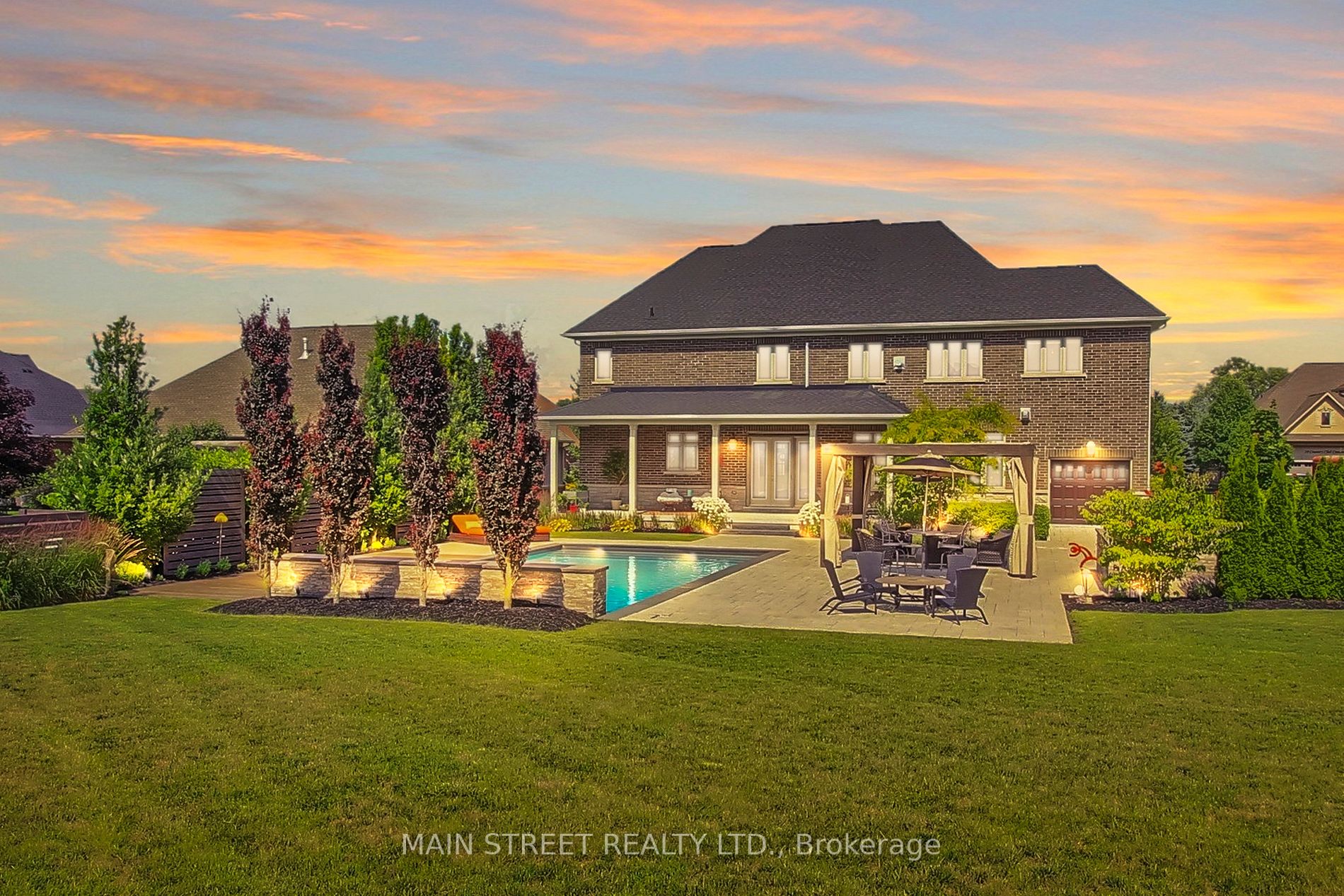 18 Country Club Cres