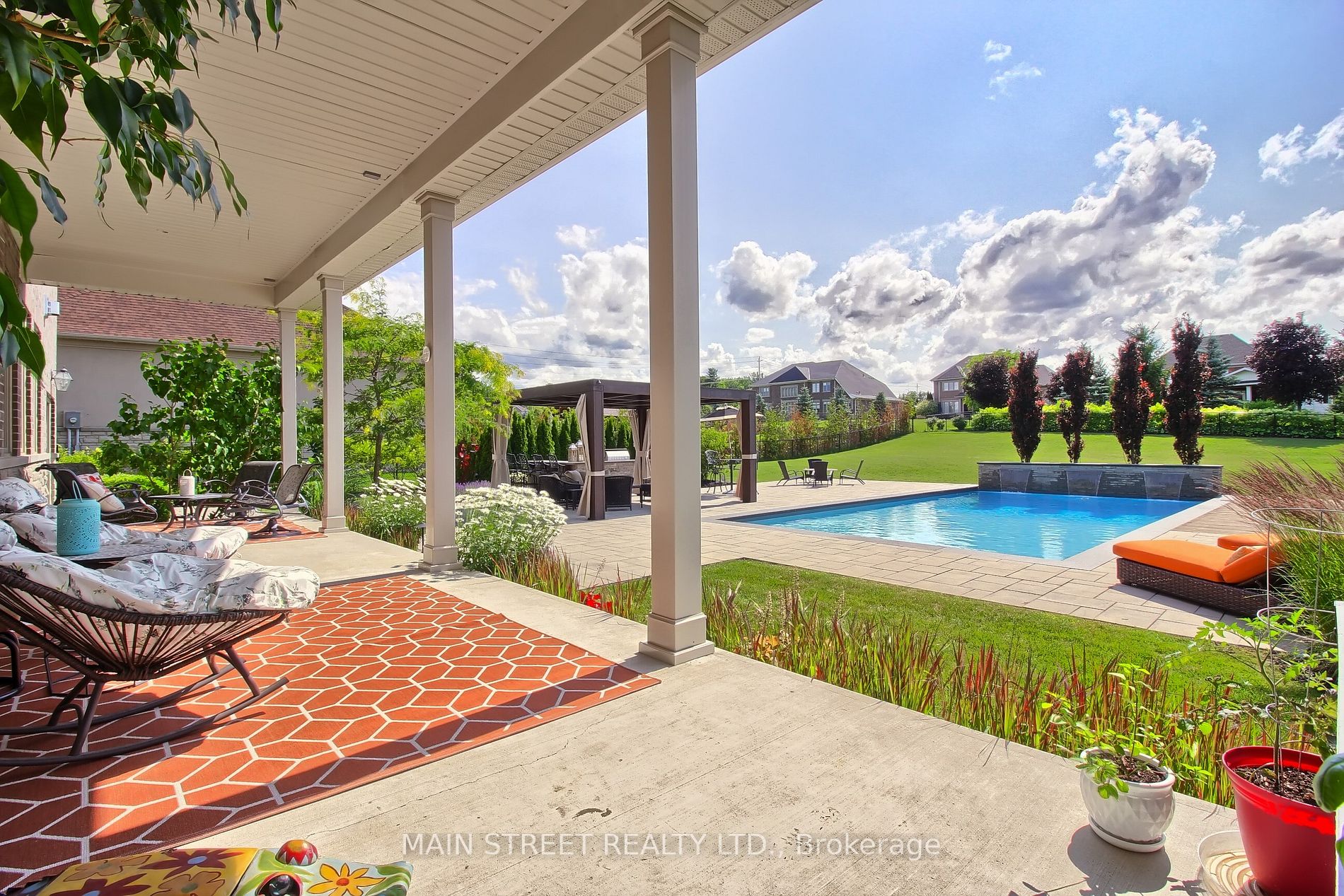 18 Country Club Cres