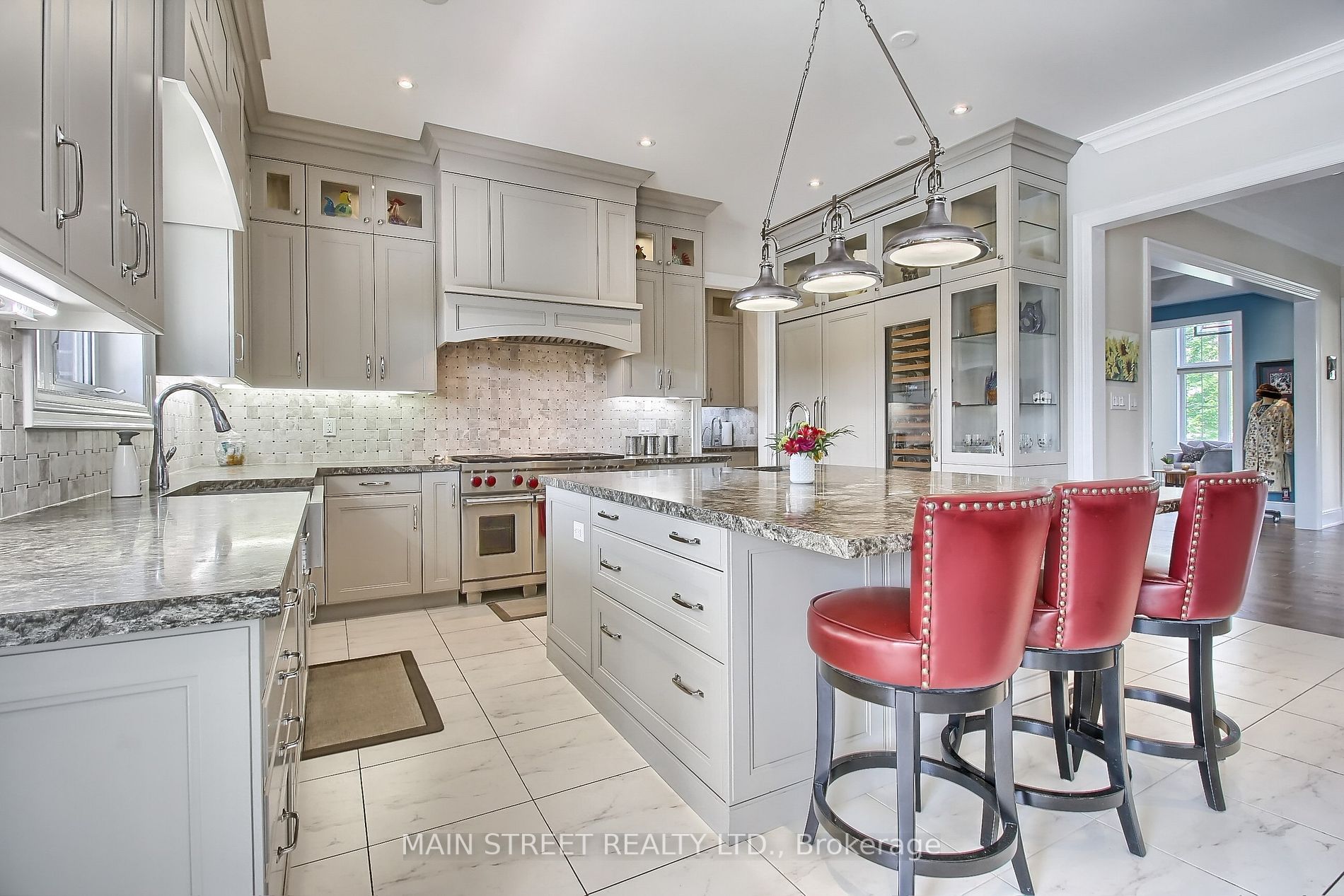 18 Country Club Cres