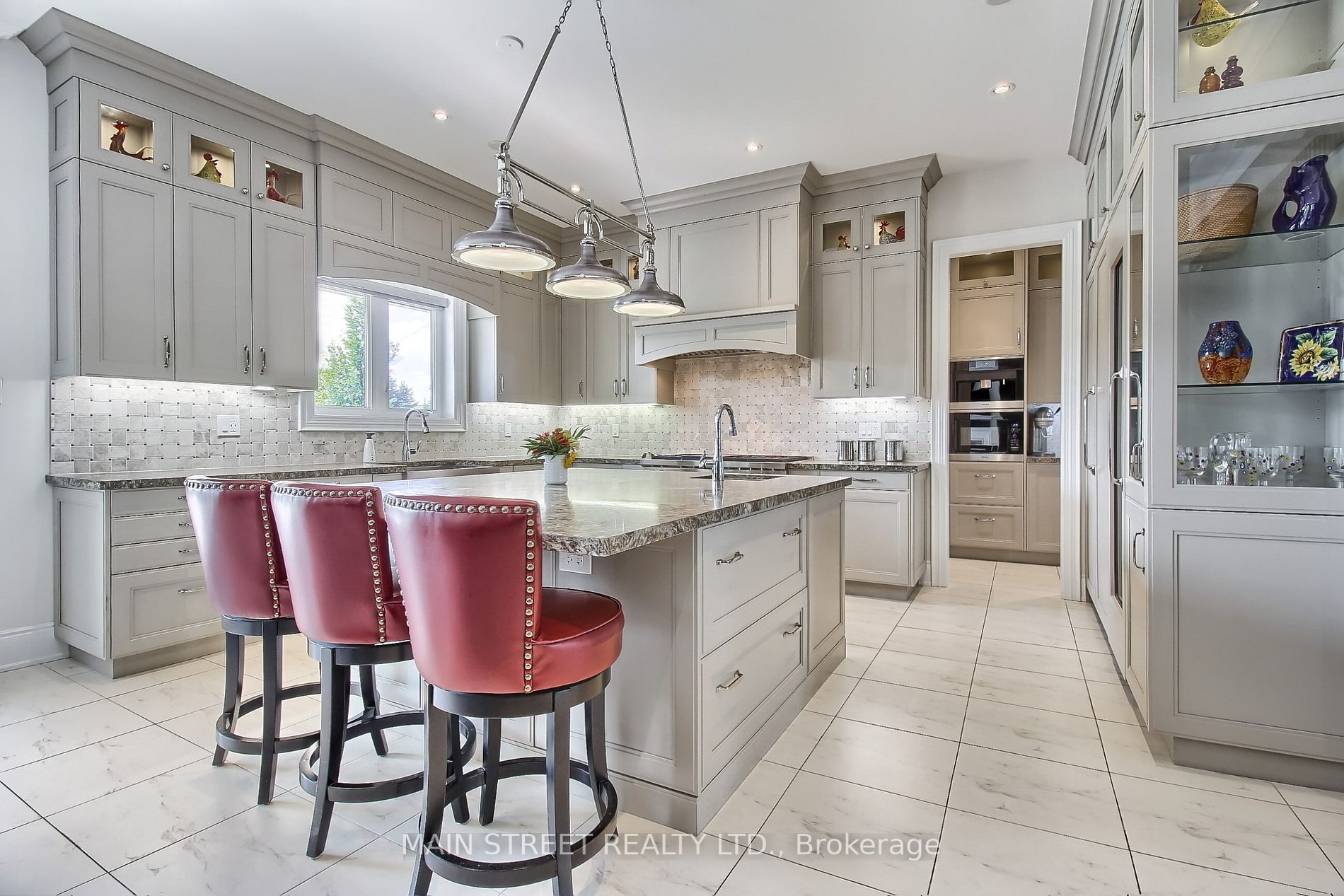 18 Country Club Cres