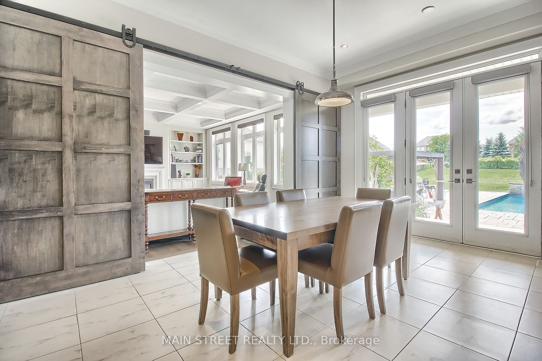 18 Country Club Cres