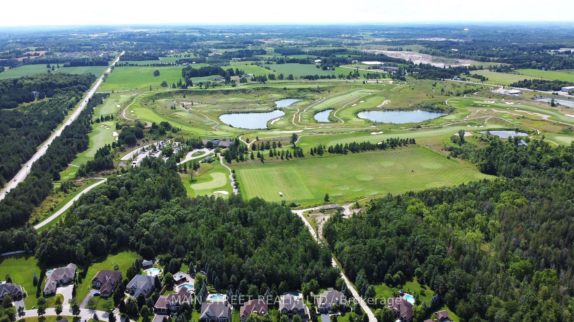 18 Country Club Cres