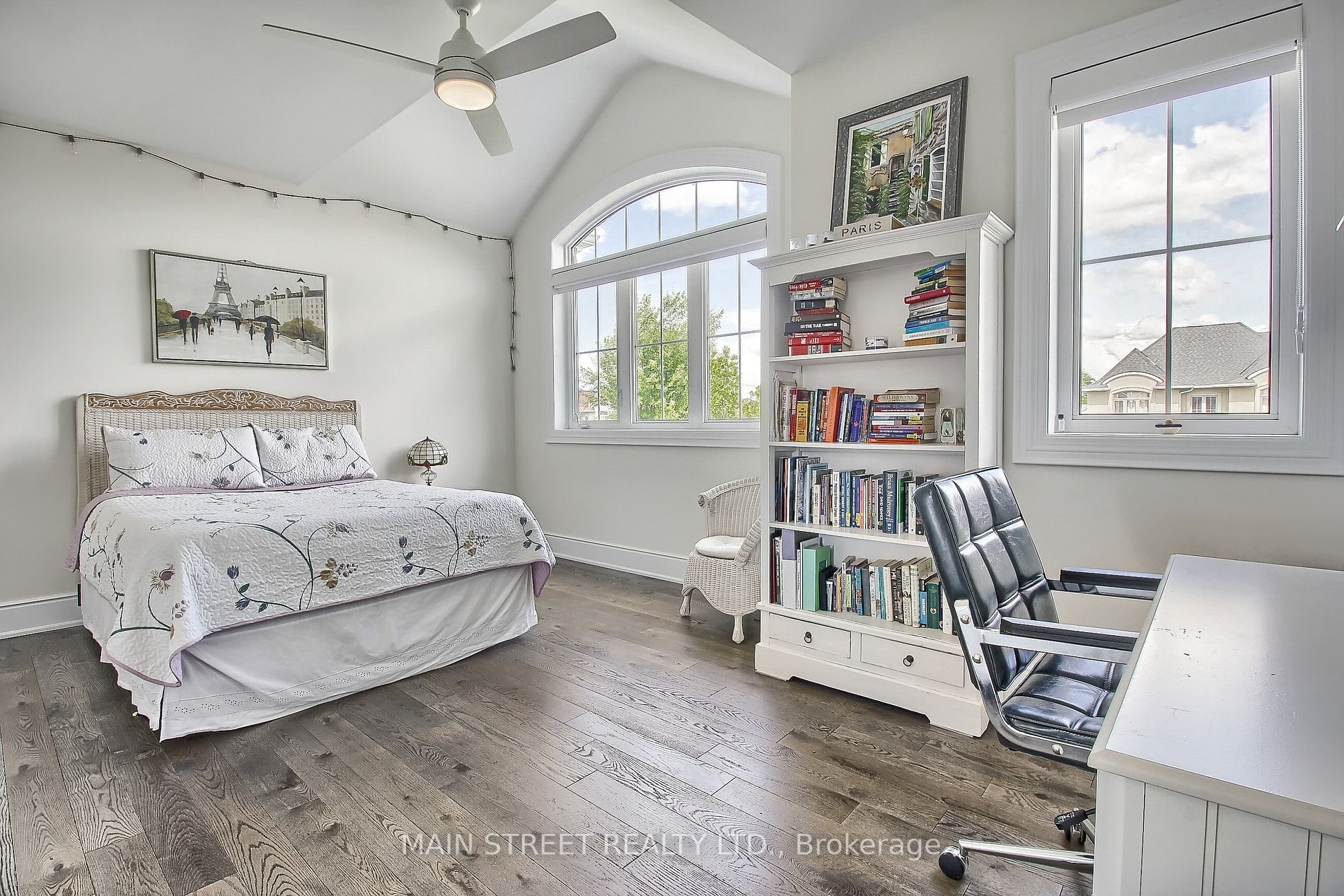 18 Country Club Cres