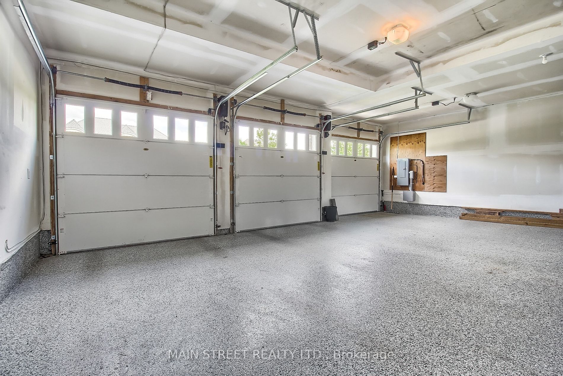 18 Country Club Cres