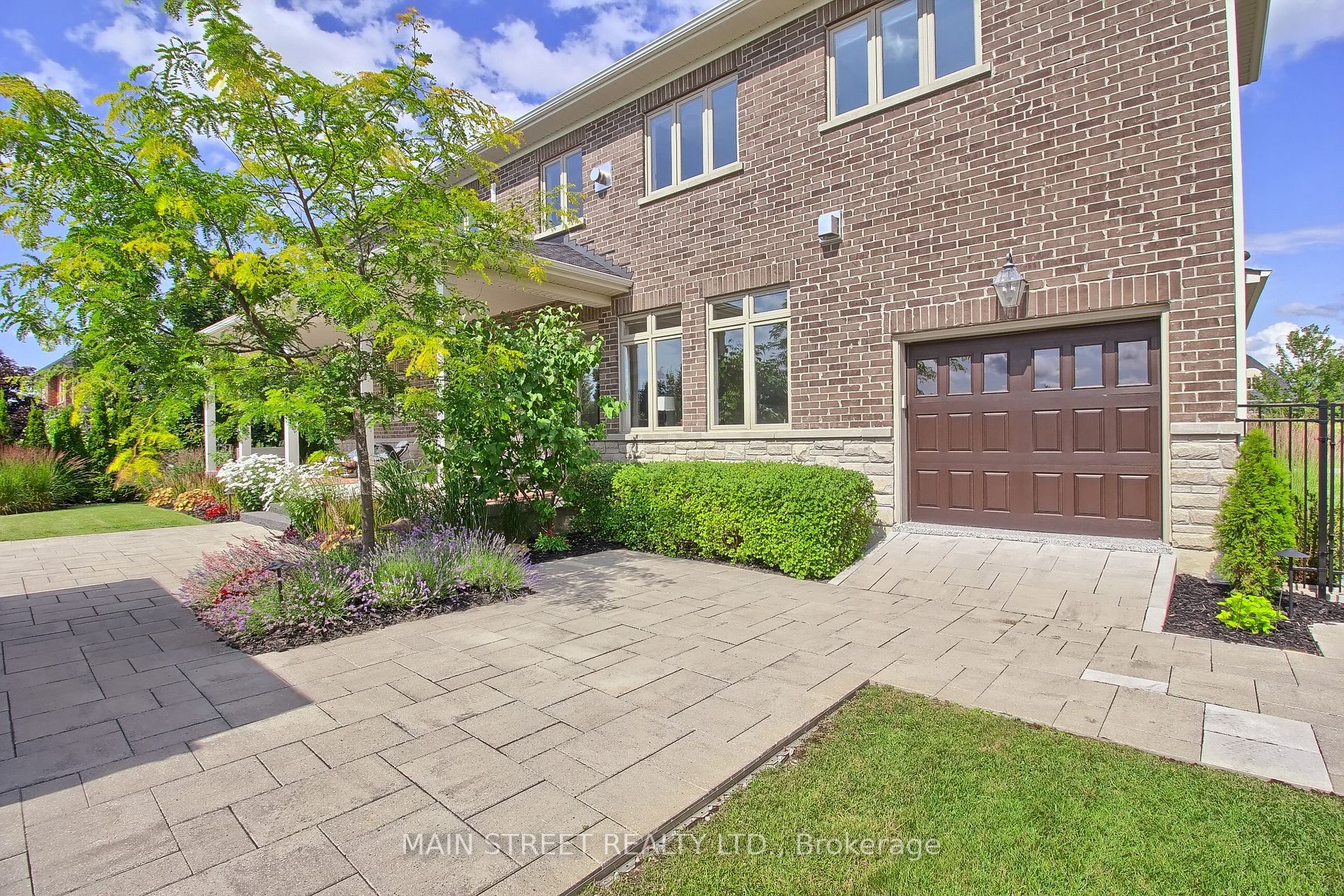 18 Country Club Cres