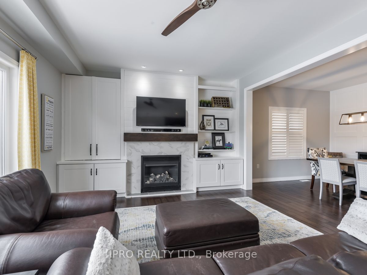 33 Donald Stewart Cres