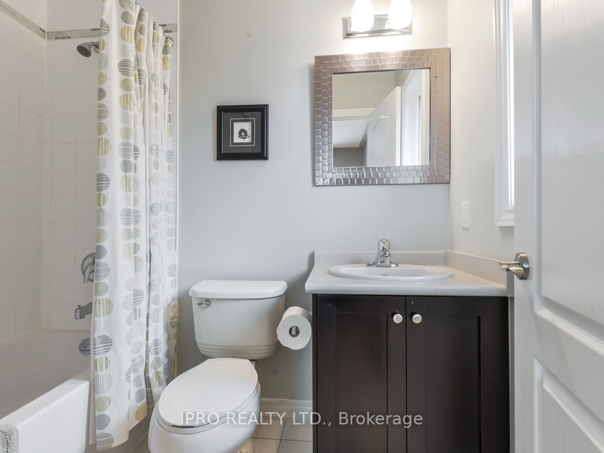 33 Donald Stewart Cres