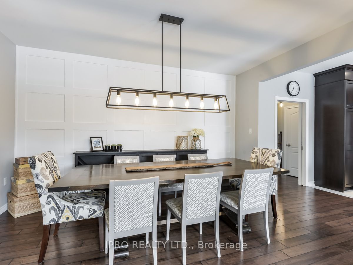 33 Donald Stewart Cres