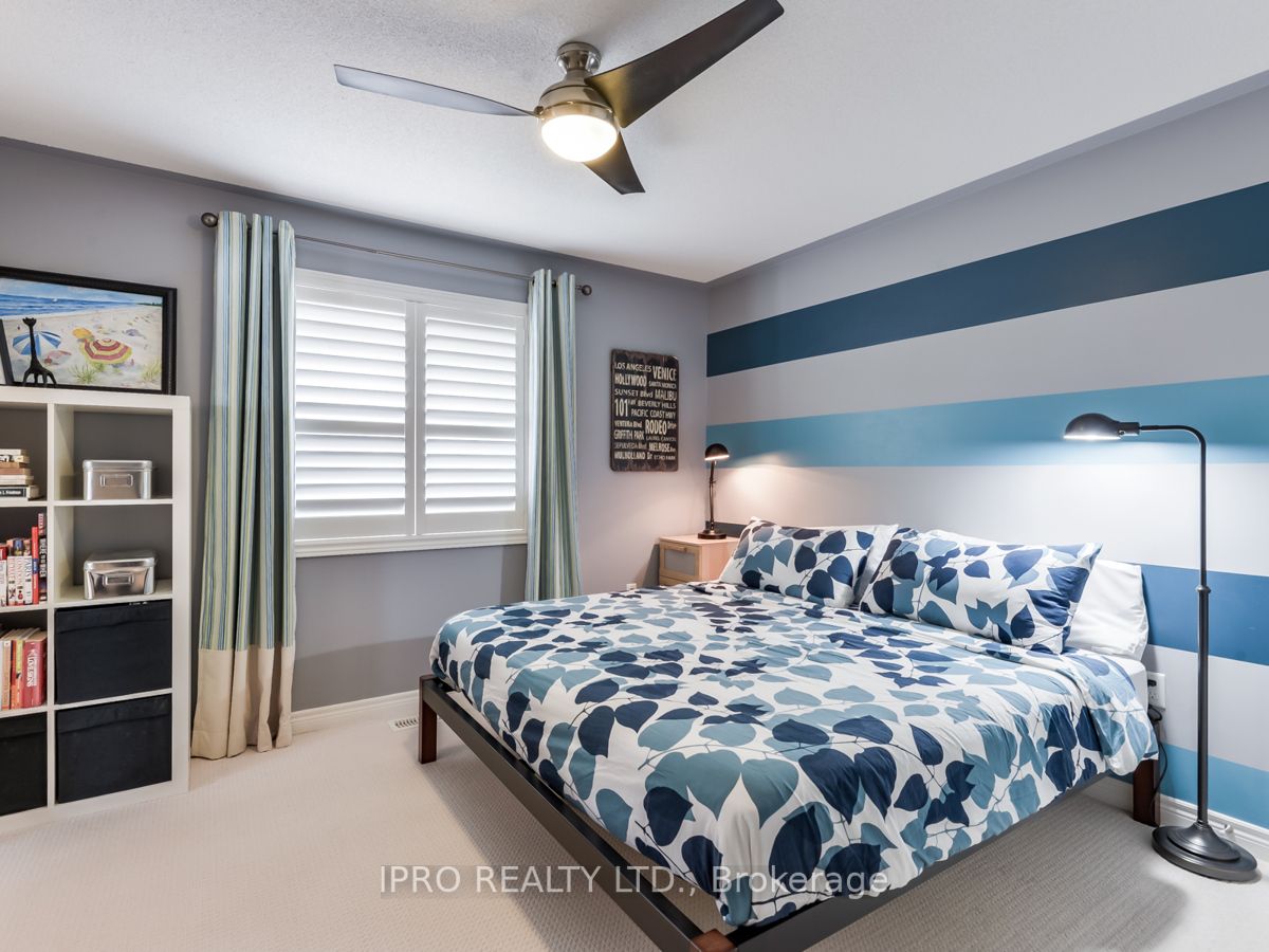 33 Donald Stewart Cres