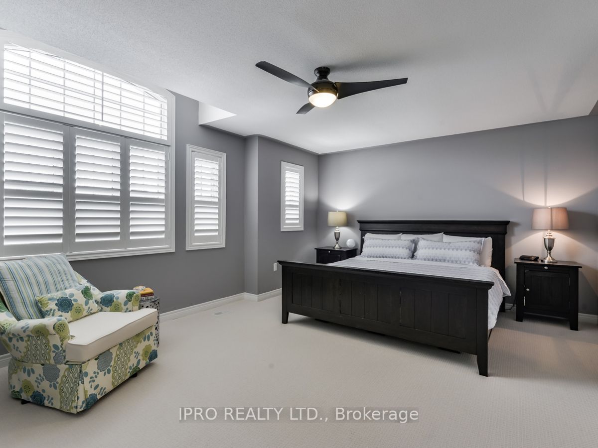 33 Donald Stewart Cres