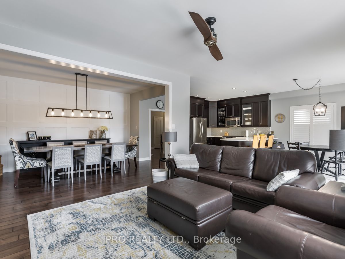 33 Donald Stewart Cres