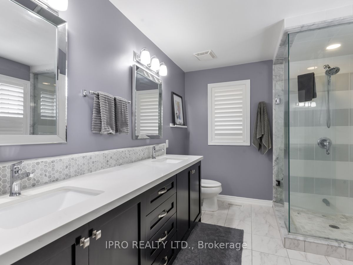 33 Donald Stewart Cres