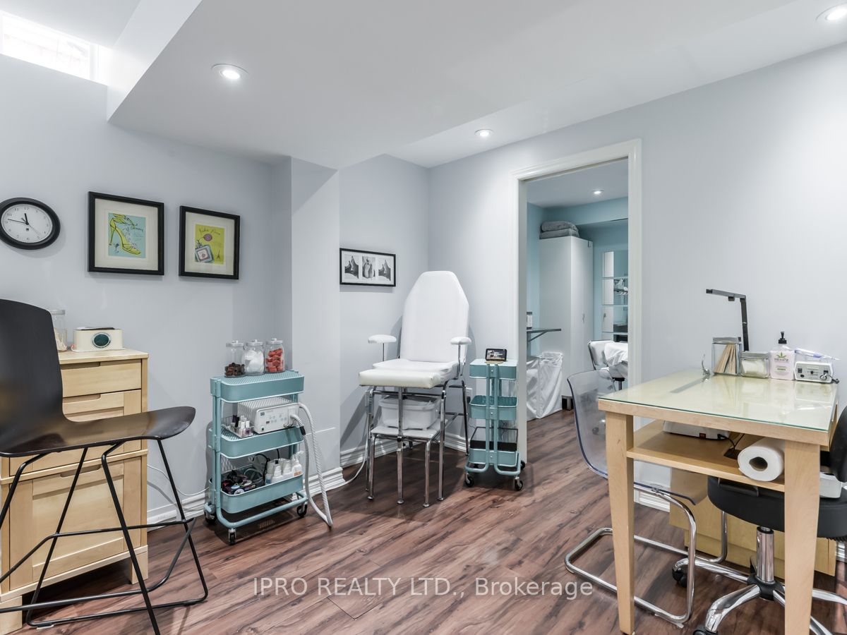 33 Donald Stewart Cres