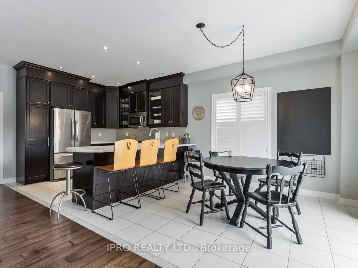 33 Donald Stewart Cres