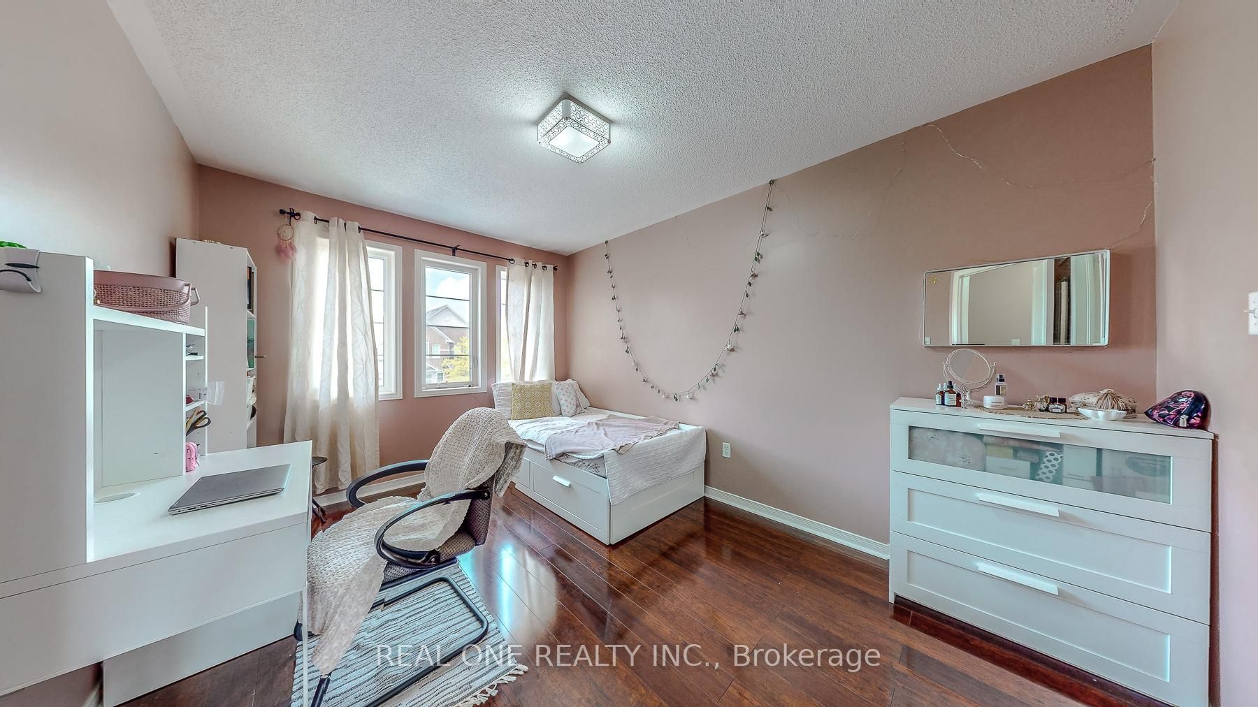 90 James Mccullough Rd