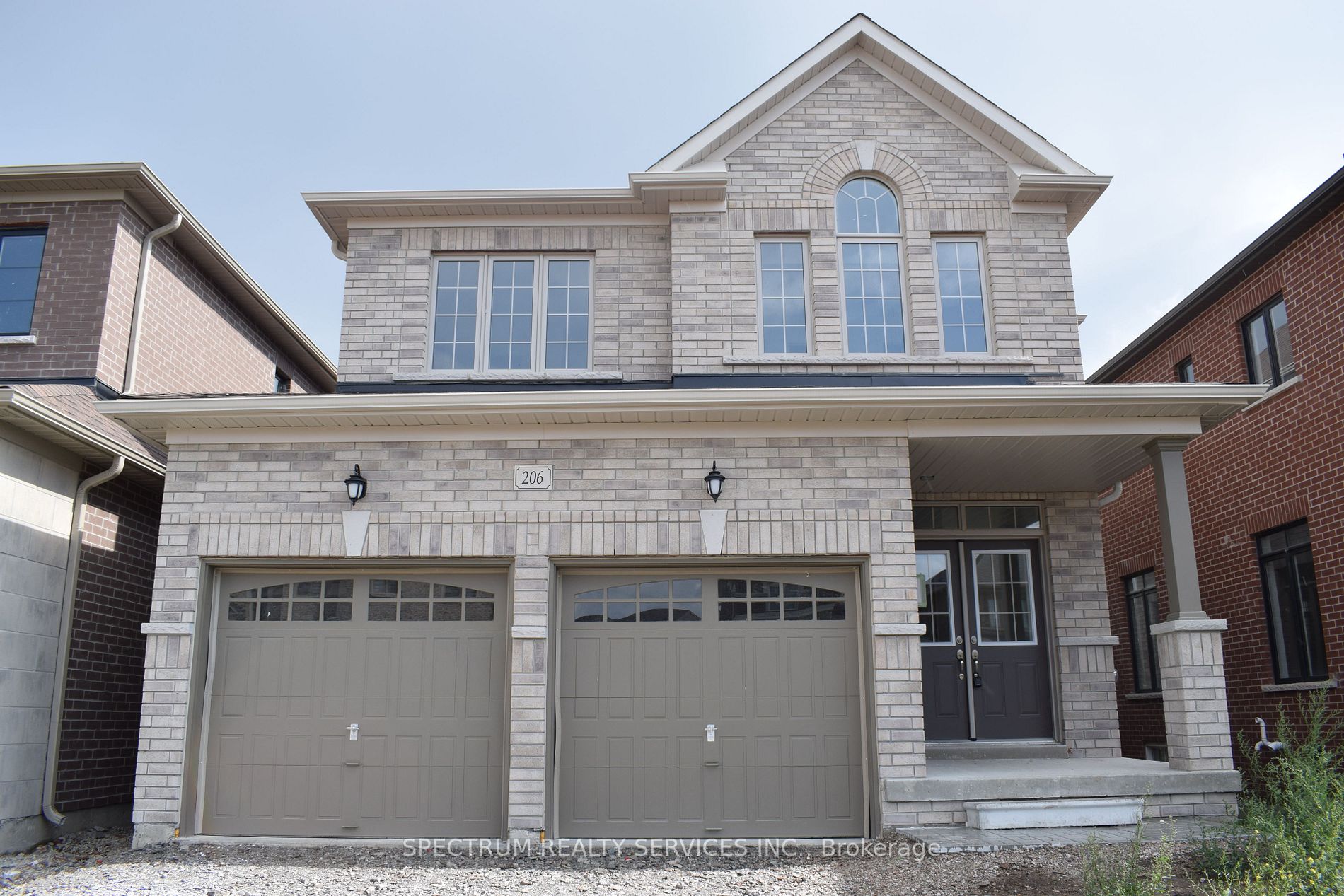 206 Ferragine Cres
