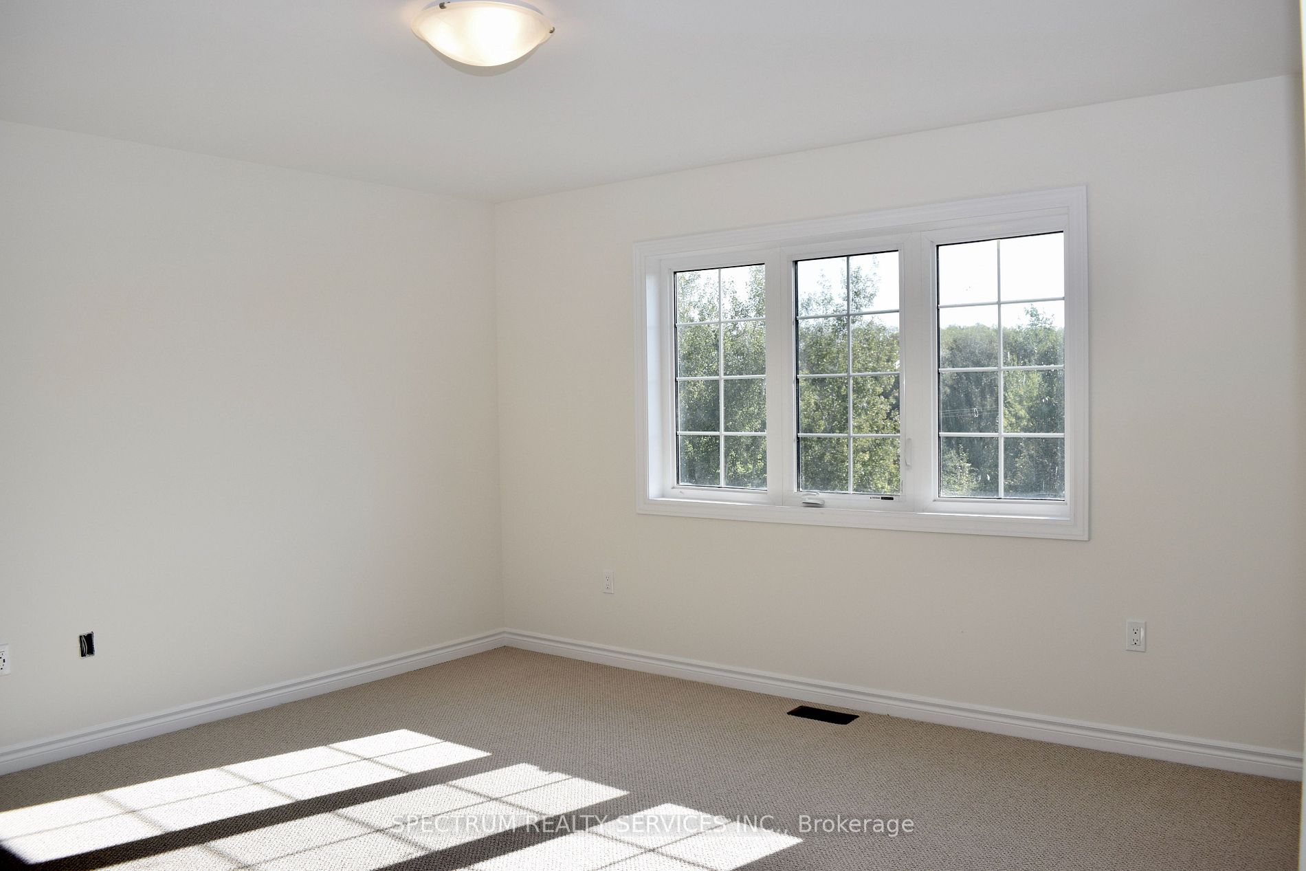 206 Ferragine Cres