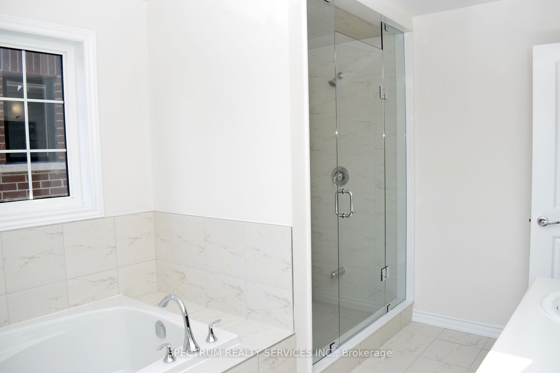 206 Ferragine Cres
