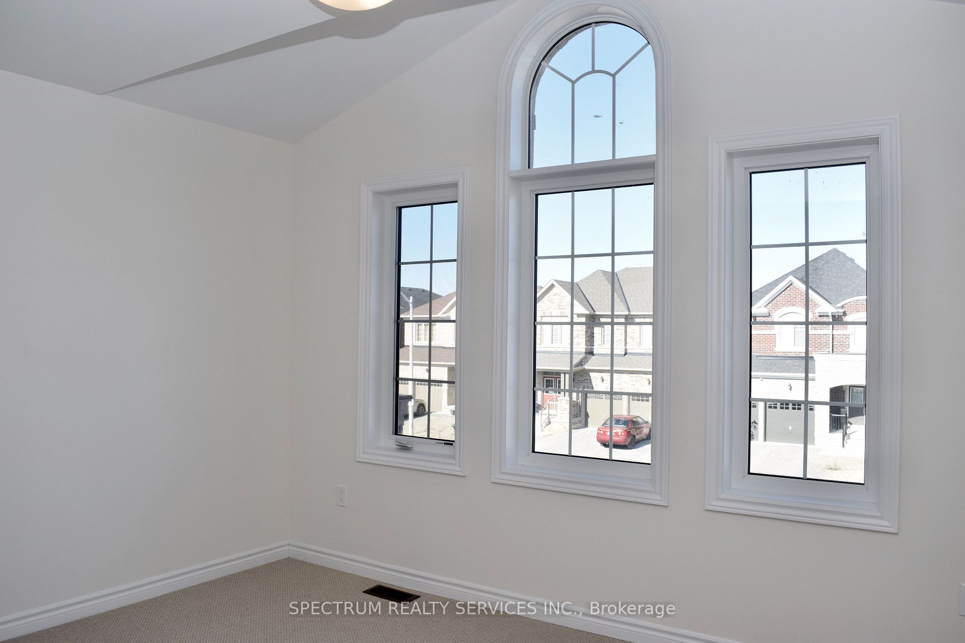 206 Ferragine Cres
