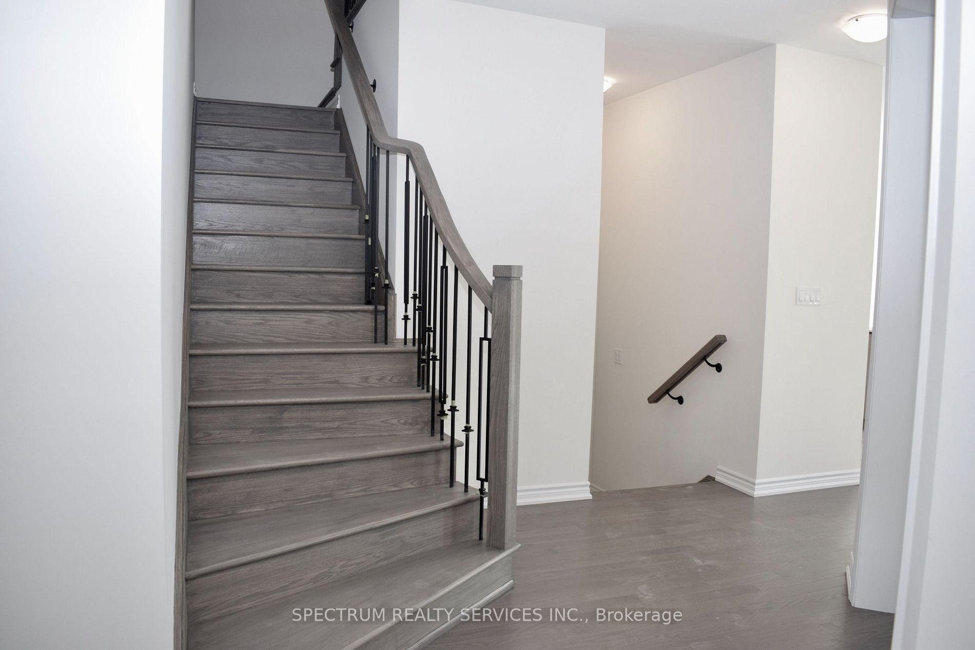 206 Ferragine Cres