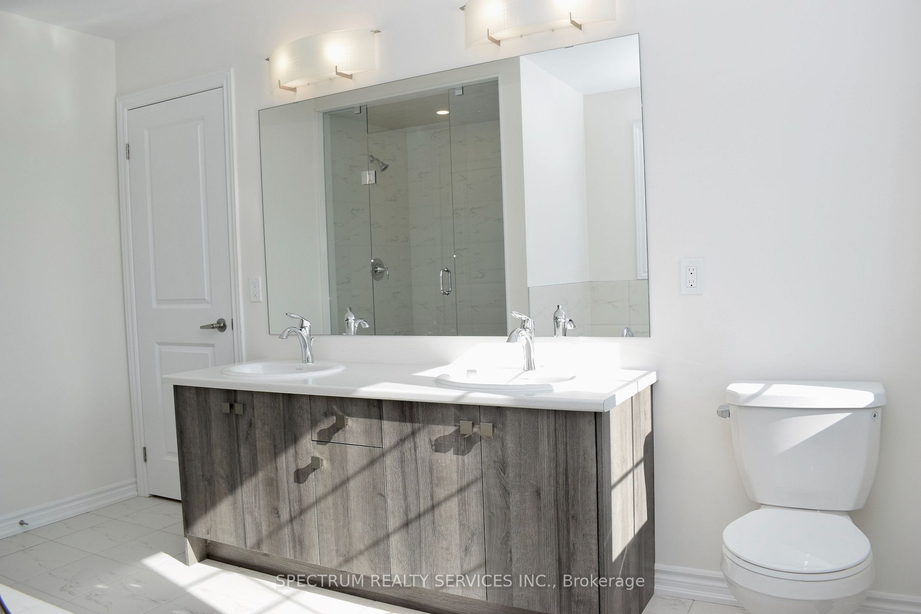 206 Ferragine Cres