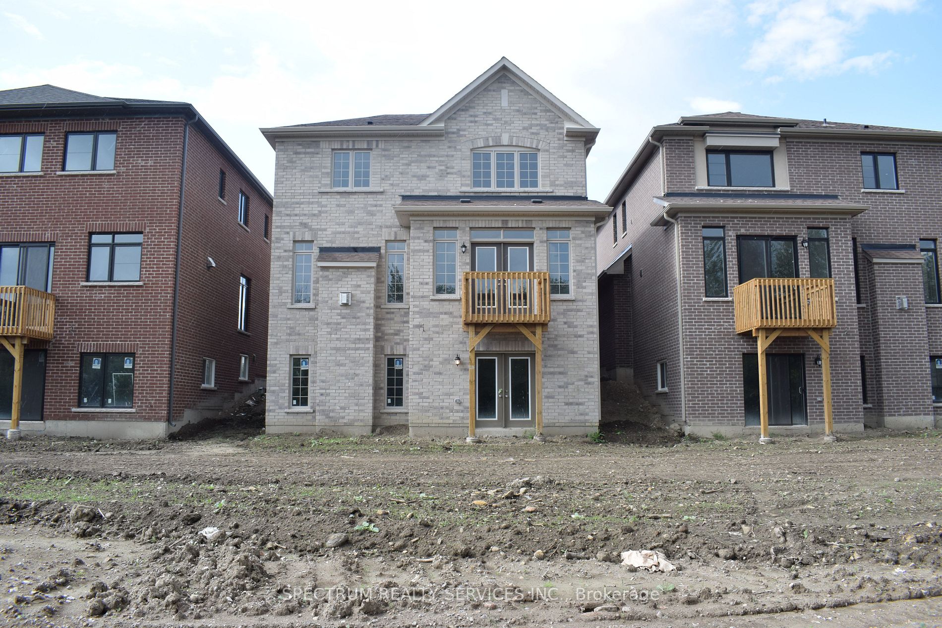 206 Ferragine Cres