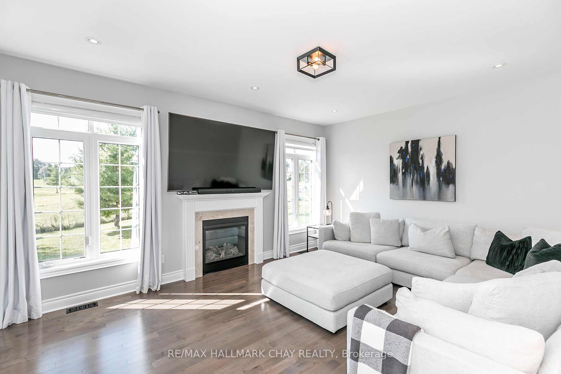 142 Inverness Way
