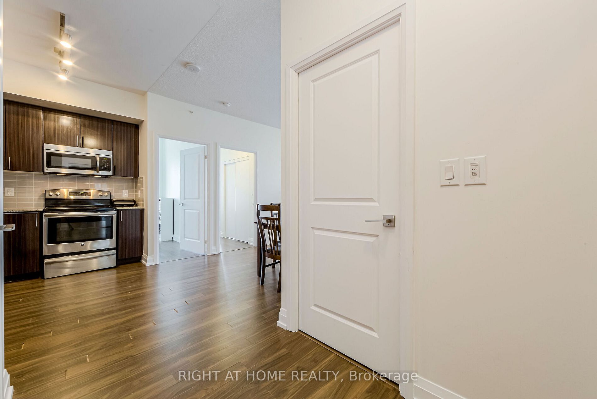 7171 Yonge St, #1207