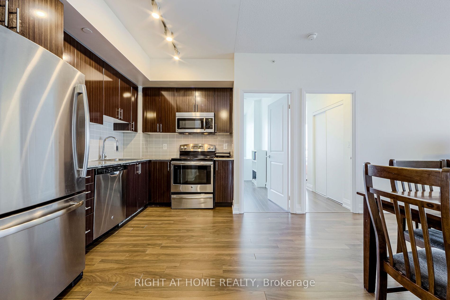 7171 Yonge St, #1207