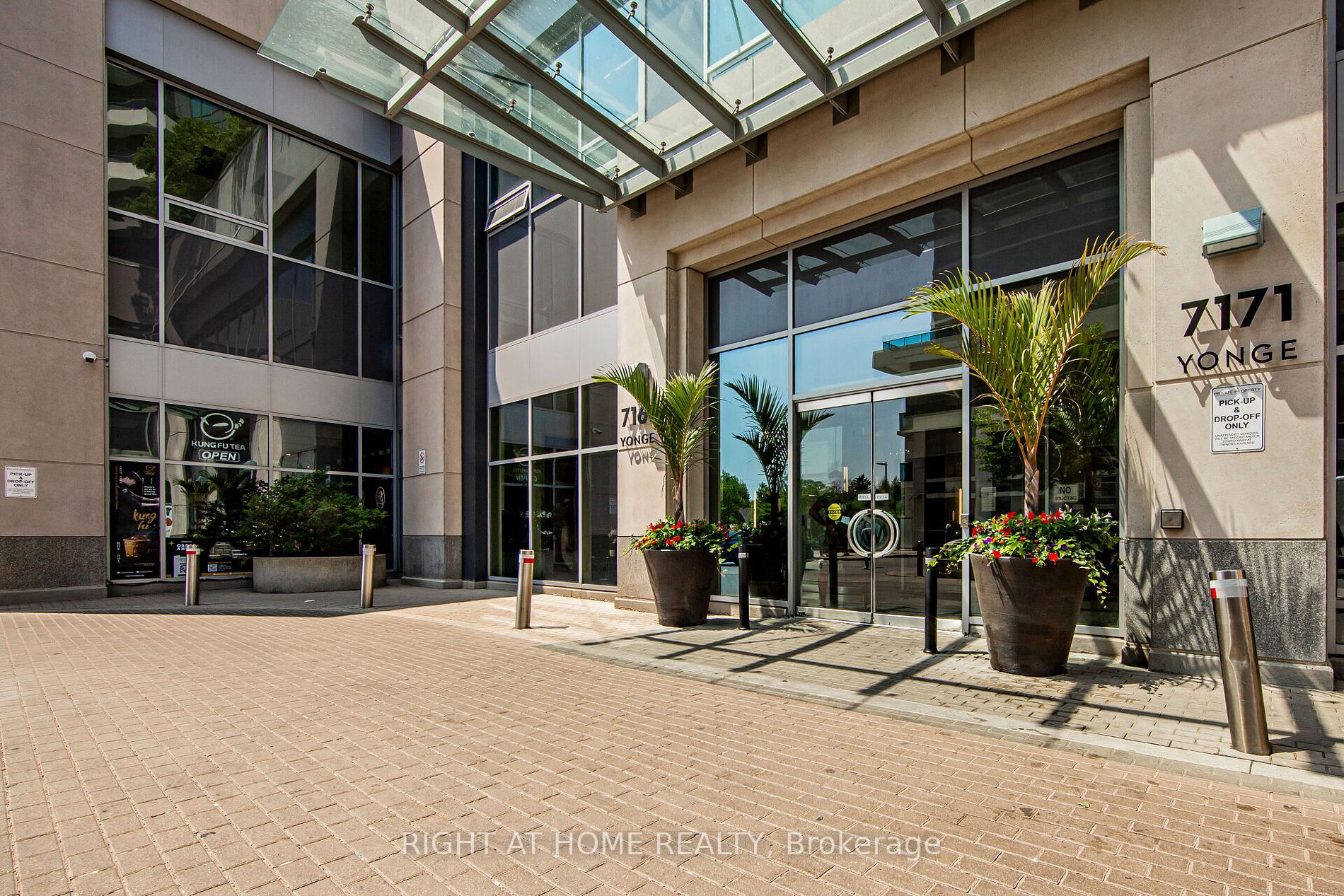 7171 Yonge St, #1207