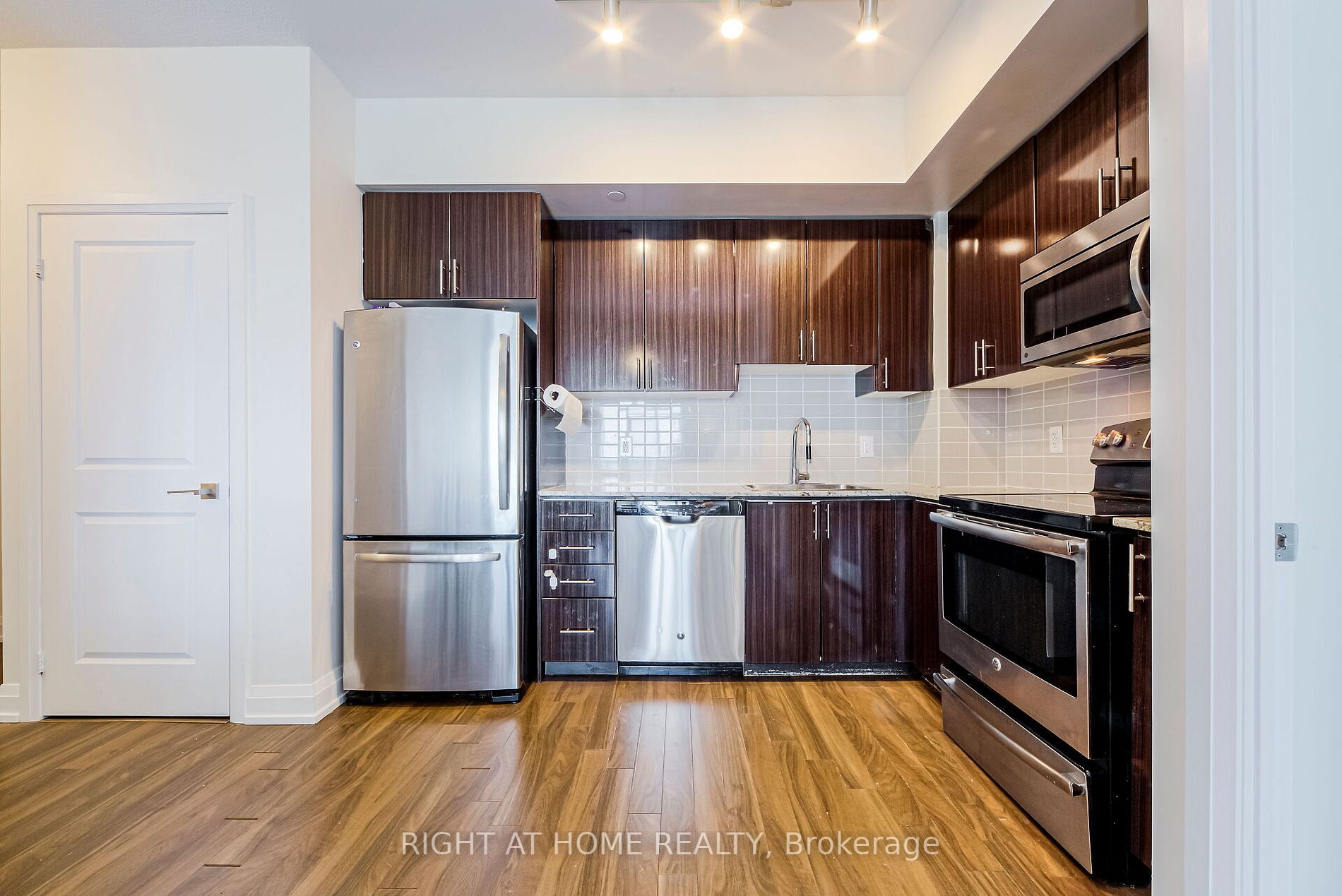 7171 Yonge St, #1207