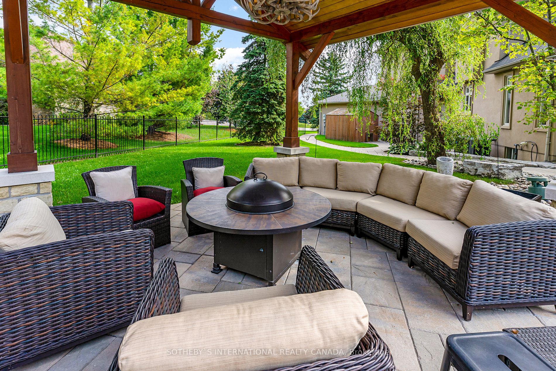 42 Prince Adam Crt